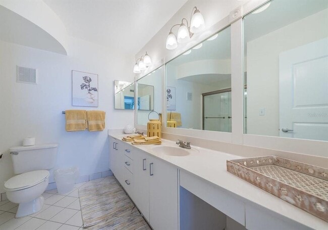 Building Photo - 6083 Bahia Del Mar Cir N