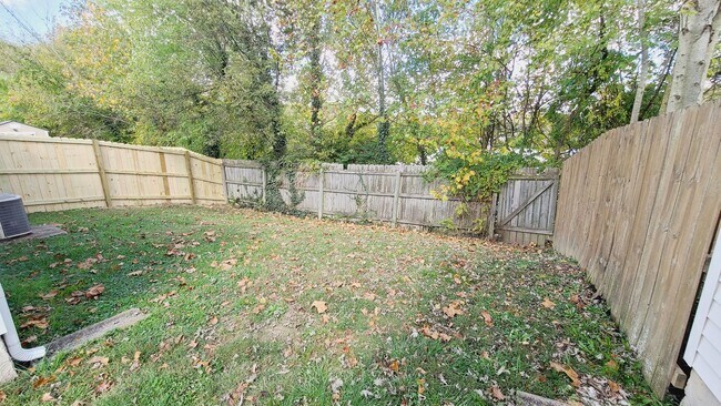 Building Photo - 2342 Benay Rd