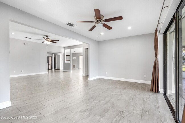 Building Photo - 1080 Park Ridge Pl