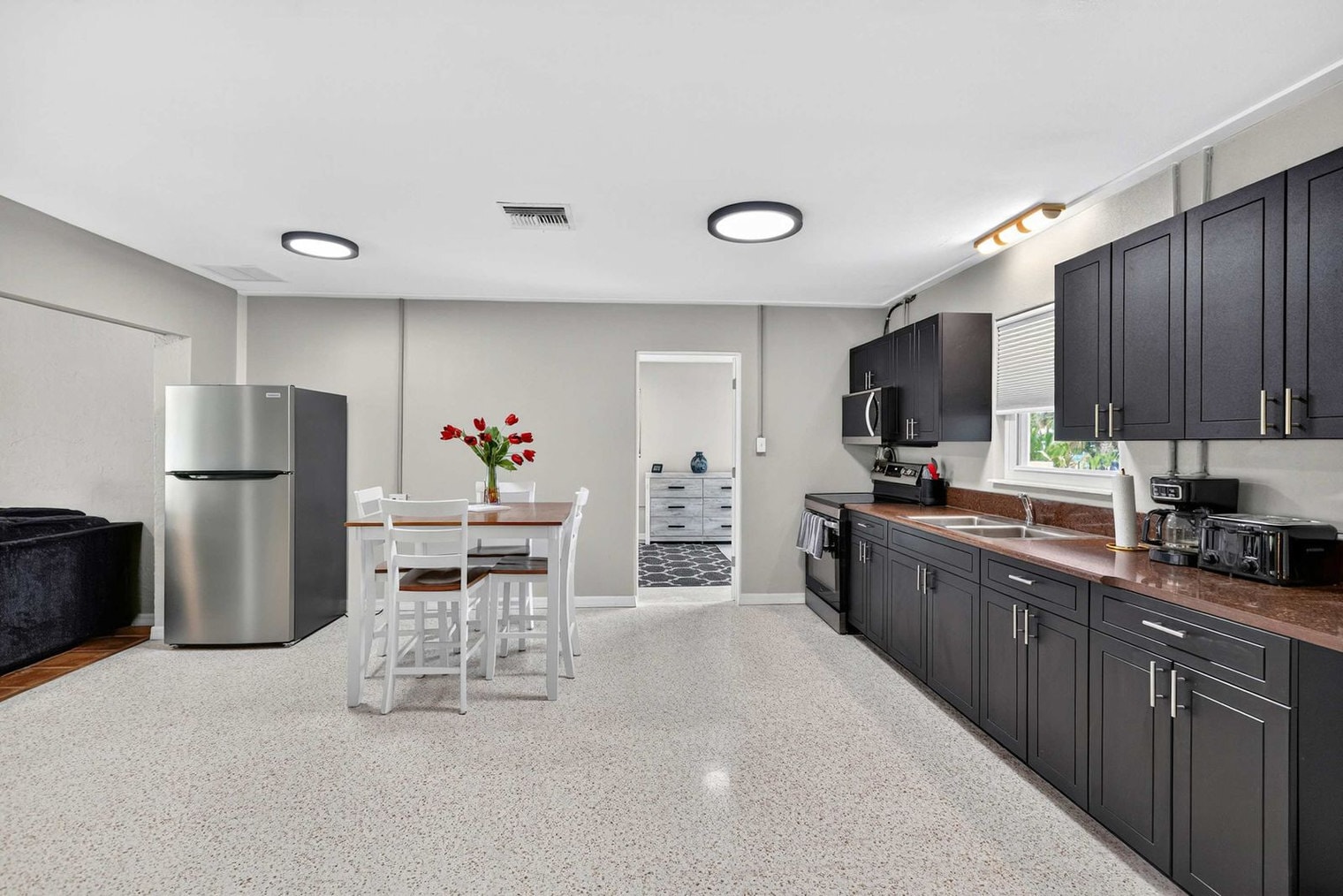 Building Photo - 349 Avenida Madera