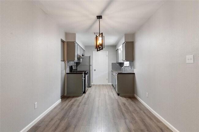 Building Photo - 2404 Burleson Ct