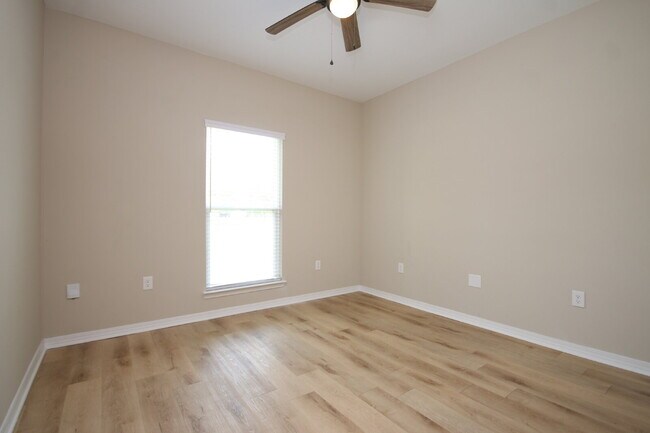 Building Photo - Enjoy Country Living with Modern Comforts!  3BR/2BA Home  with Granite Countertops, Covered Porch...