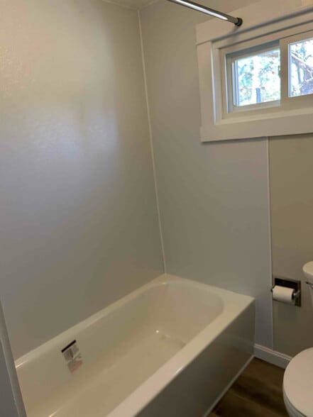 Building Photo - 642 N Main St