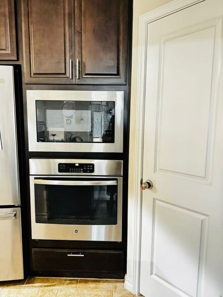 Building Photo - 7631 McKinney Hls