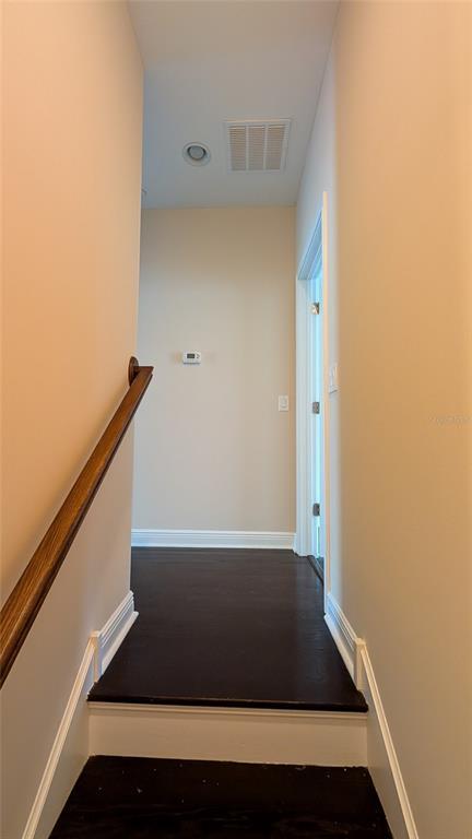 Building Photo - 584 Scotia Pl