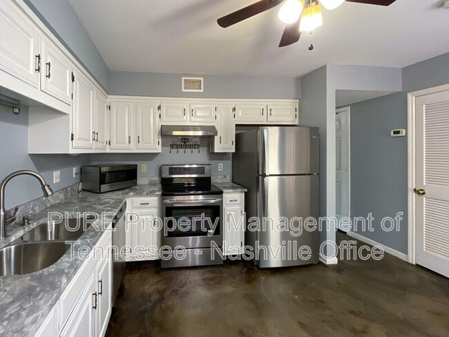 Building Photo - 517 Brentwood Pointe
