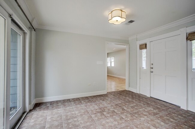 Building Photo - 2228 Addison Rd