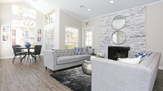 Building Photo - 250 S Elizabeth Way