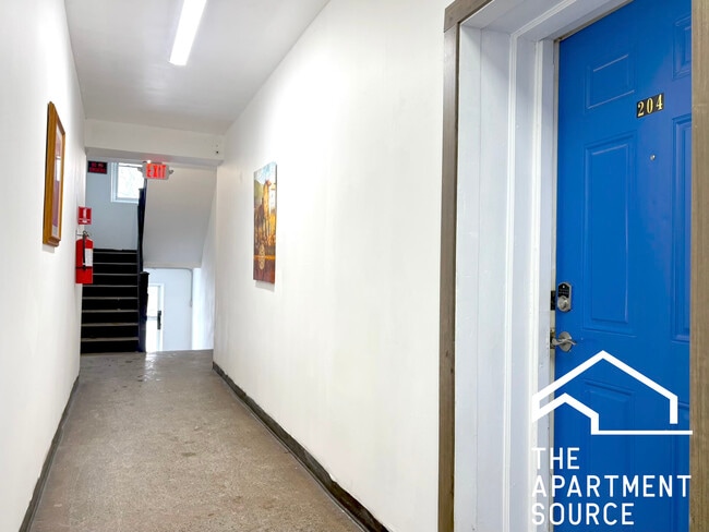 Building Photo - 6226 S Western Ave