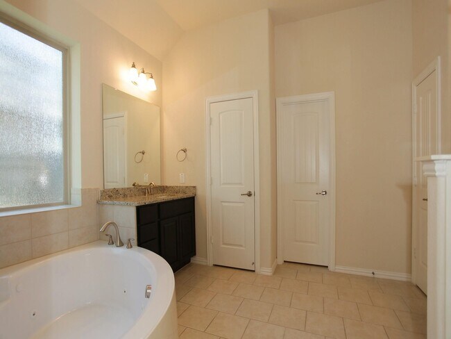 Building Photo - 15 Sawbridge Cir
