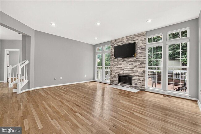 Building Photo - 6455 Saddlebrook Ln