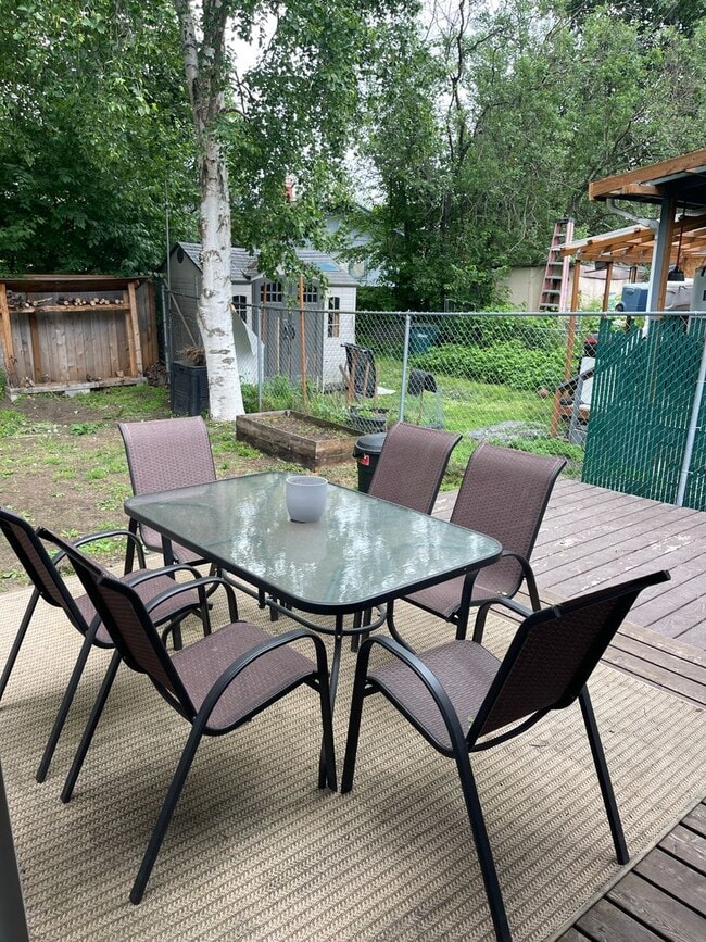 Building Photo - Jewel Lake 3 Bed/2 Bath with Fenced Yard