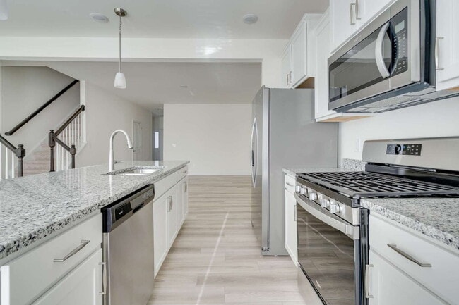 Building Photo - 3-Bed Townhouse in Franklinton with Update...