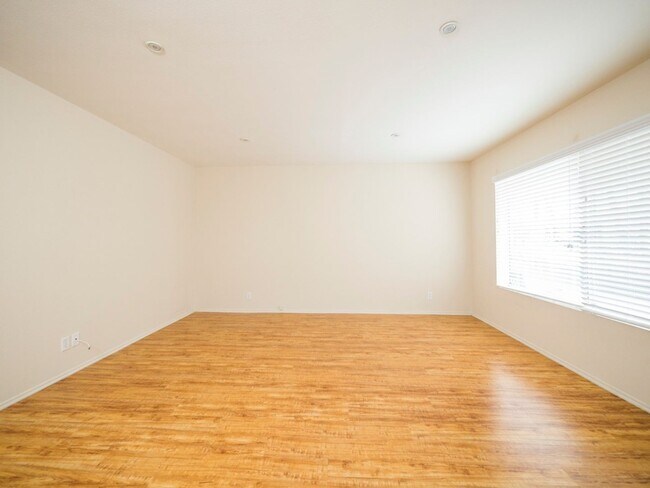 Floorplan - 5317-5311 Denny Ave