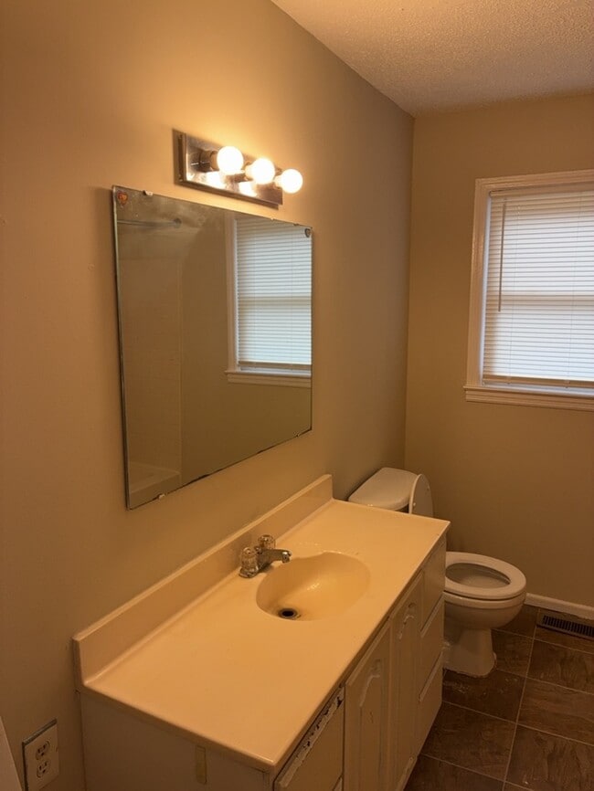 Building Photo - 220 Mauldin St