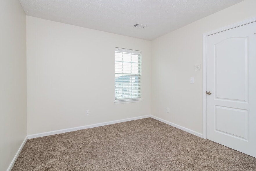 Building Photo - 604 Mohawk Cir