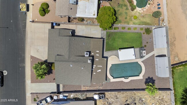 Building Photo - 2442 E Diamond Ave