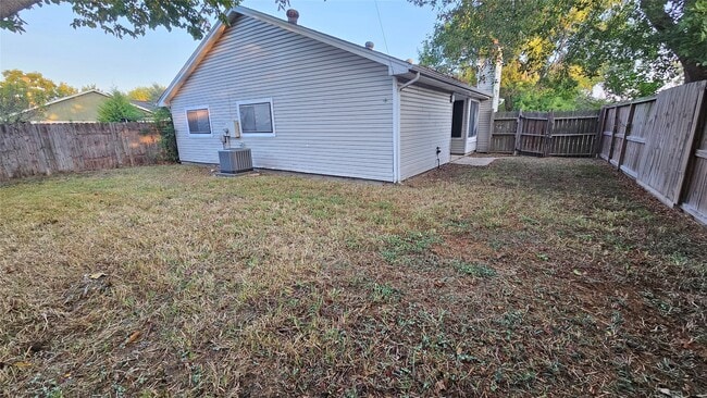 Building Photo - 3207 Lightstar Dr