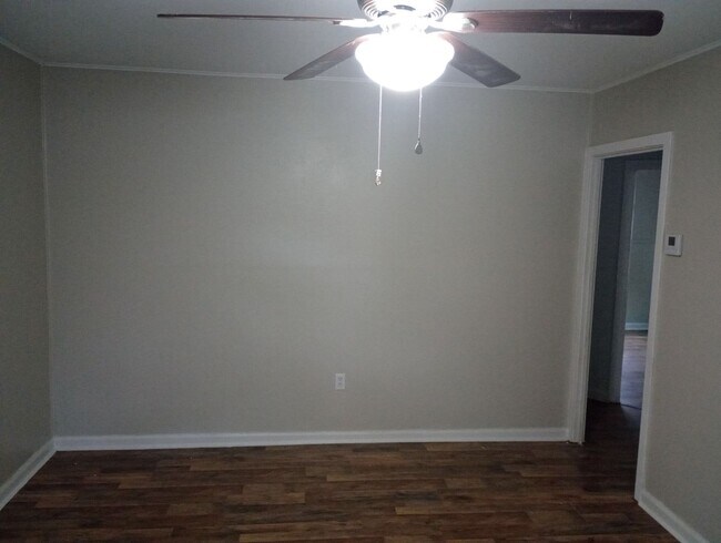 Building Photo - Two Bedroom Duplex in St. Albans