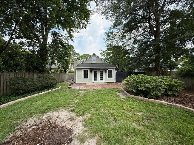 Building Photo - Gorgeous 4 Bed, 3 Bath Haymount Home
