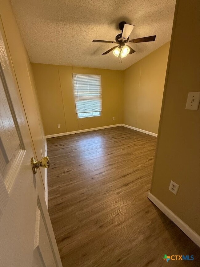 Building Photo - 136 Sonnyland Dr