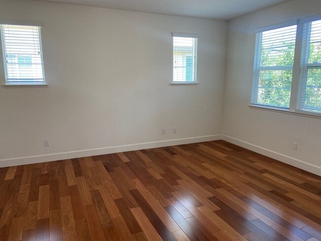 Building Photo - Folsom 4 bdrm, 3 bath near Folsom HS