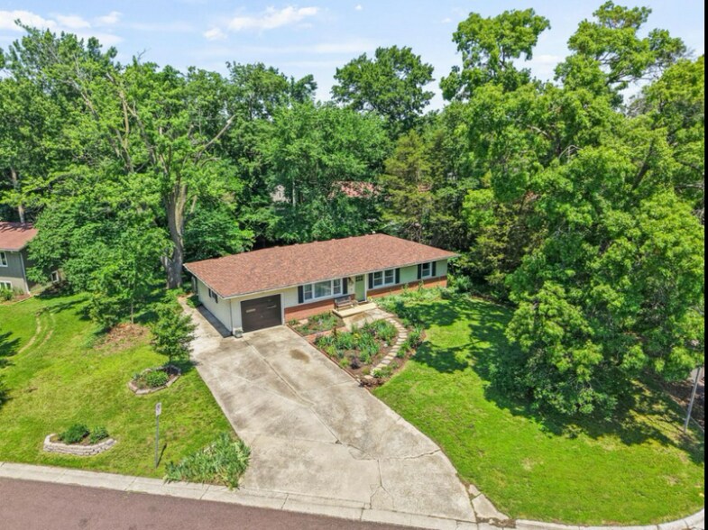 Building Photo - 3709 Evergreen Ln