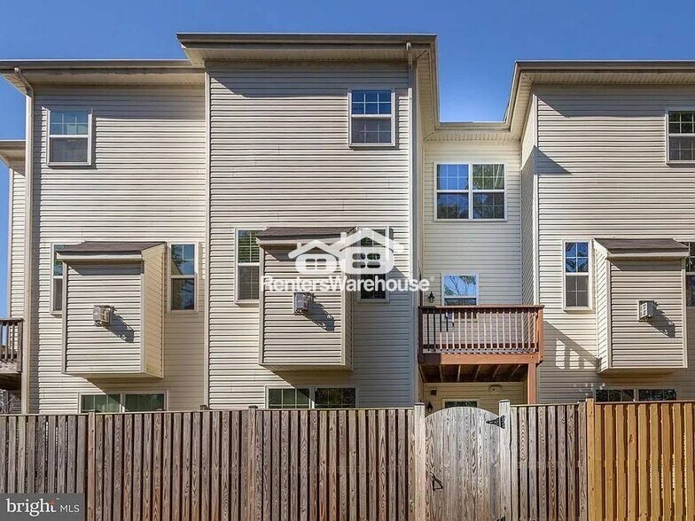 Building Photo - 7427 Macon Dr