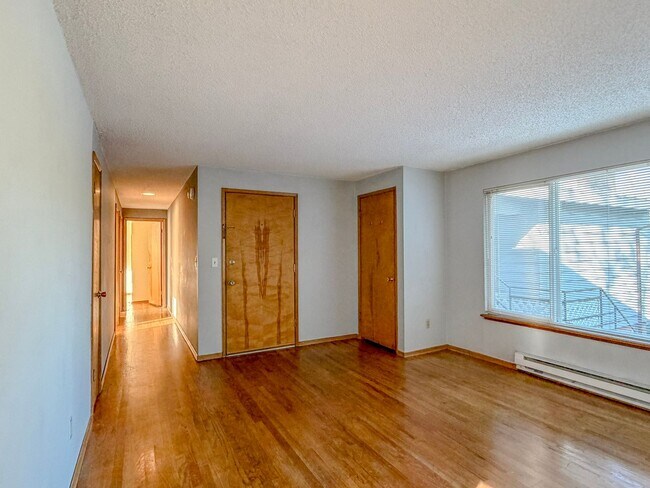 Building Photo - 3221340