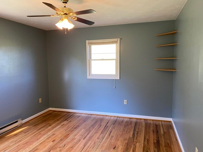 Building Photo - 544 Hull St