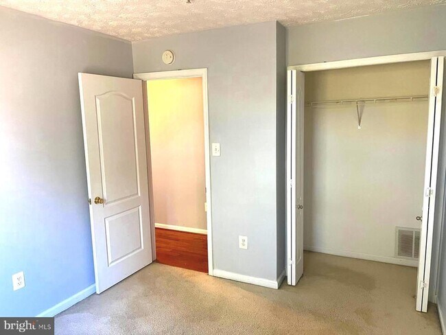 Building Photo - 3280 Halcyon Ct