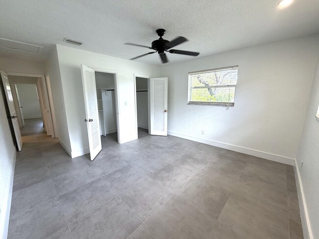 Building Photo - 4019 Woodside Dr