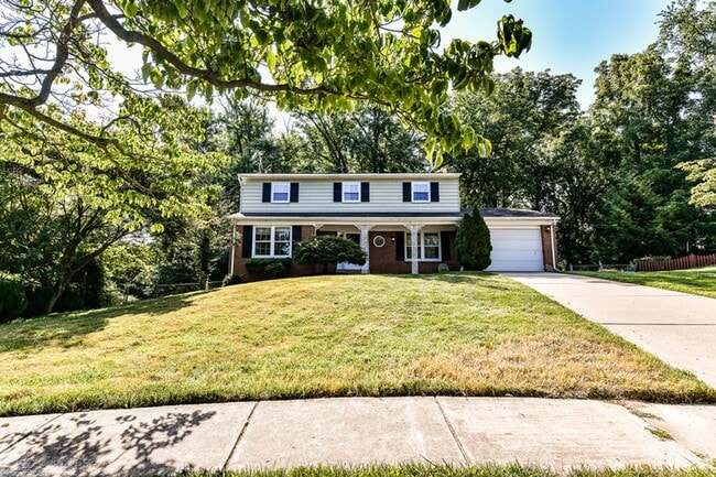 Building Photo - Spacious 4 Bed 2/2 Bath Home with Park-Lik...