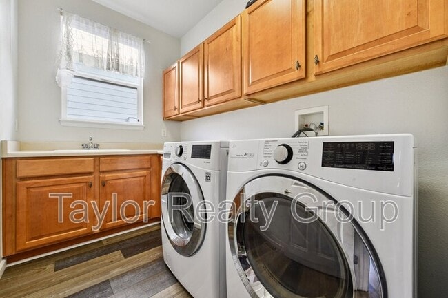 Building Photo - 10443 Ouray St