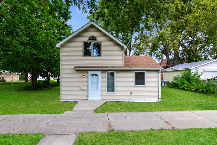 Primary Photo - 123 4th Ave E