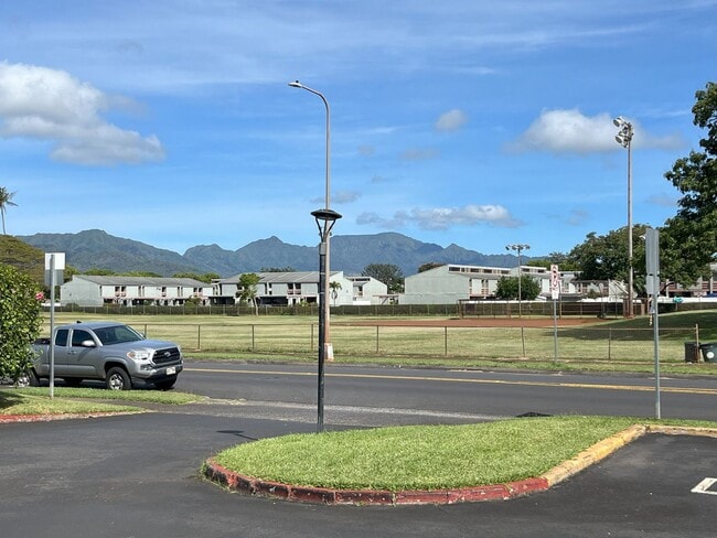 Building Photo - Renovated 3 bedroom, 2.5 bath split level ...