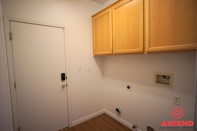 Building Photo - 8407 Glenlakes Ct