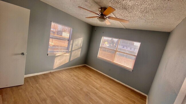 Building Photo - Handyman Special $0 First Month's Rent / “You fix, you SAVE BIG!!” Contact Mayshell for details: ...