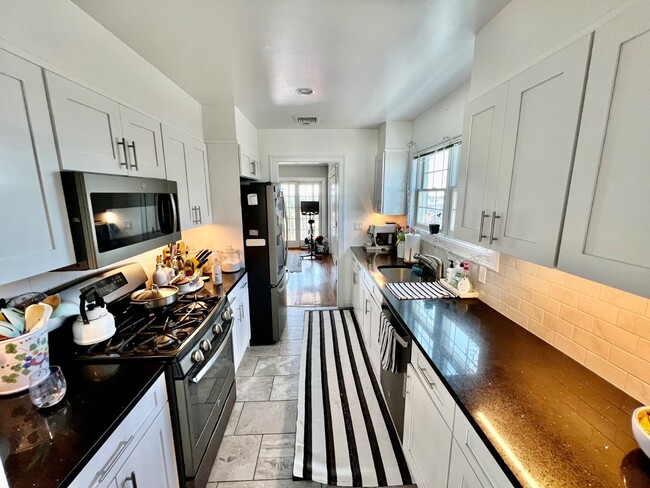 Building Photo - 57 Soundview St