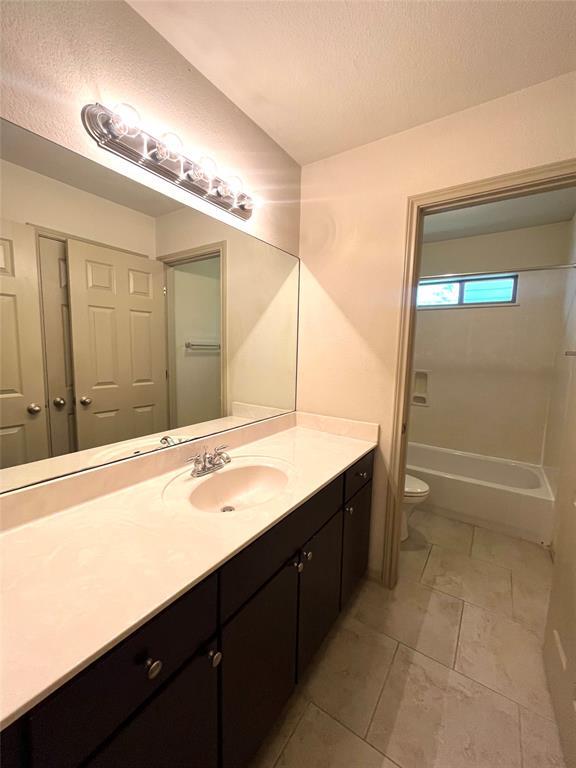 Building Photo - 5413 Roosevelt Ave