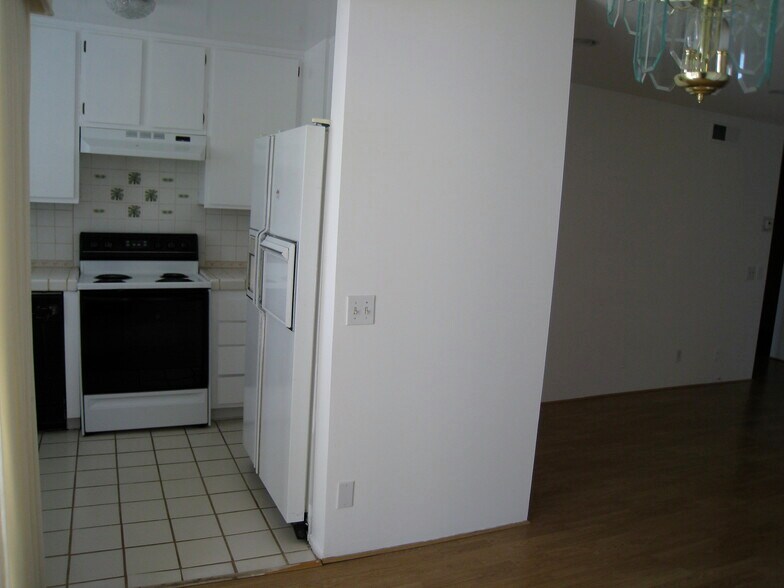 kitchen - 10747 Wilshire Blvd