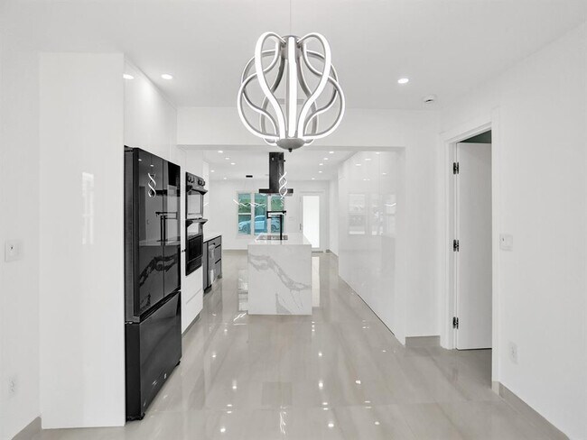 Building Photo - 4530 SW 34th Dr