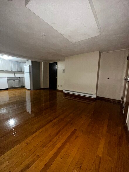 Building Photo - 1110 Commonwealth Ave