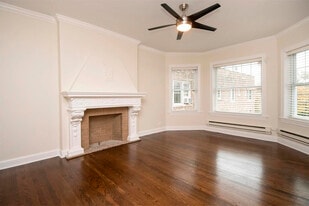 Building Photo - 319 Kedzie St