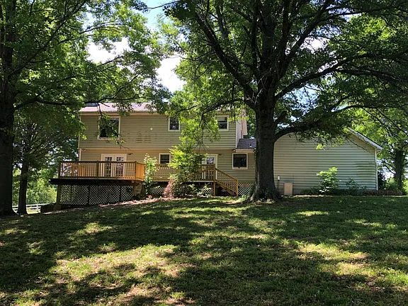 Building Photo - "Charming 3-Bedroom Retreat with Fireplace & Spacious 3100 Sq Ft Layout in Independence, KS!"