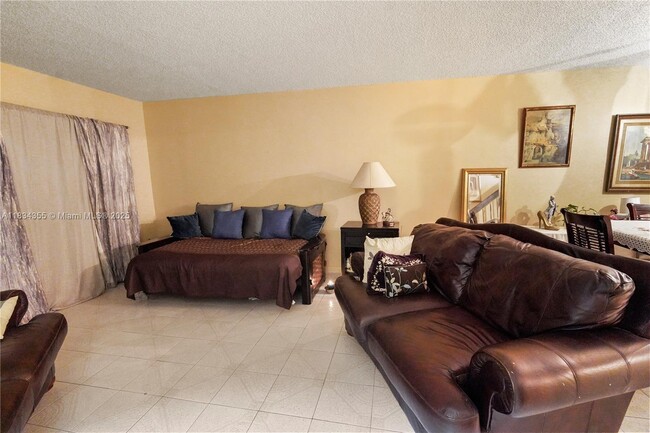 Building Photo - 6556 Racquet Club Dr