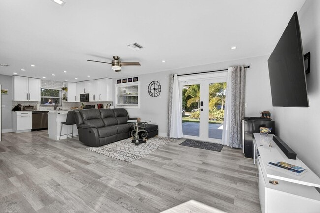 Building Photo - 2388 S Wallen Dr