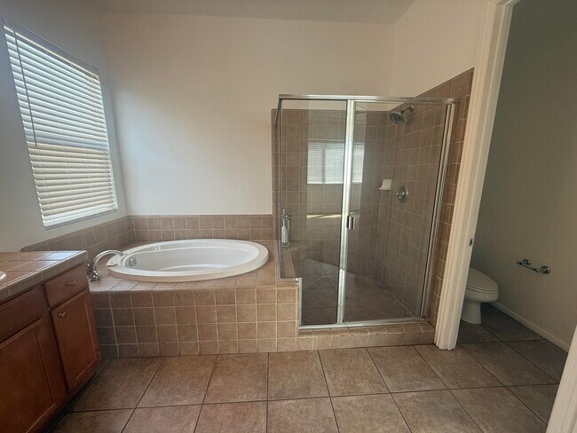 Building Photo - 103 Romanza Ln