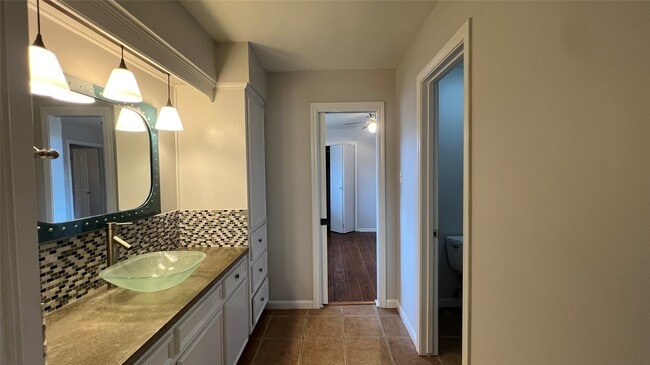 Building Photo - 1806 Cedar Dr