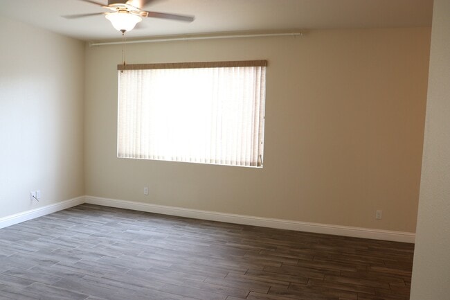 Building Photo - 864 Pinewood Ave